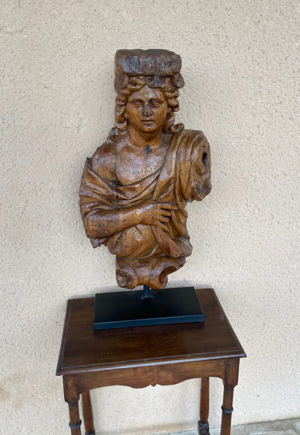 caryatid-in-wood-carved-fin-16-eme-4